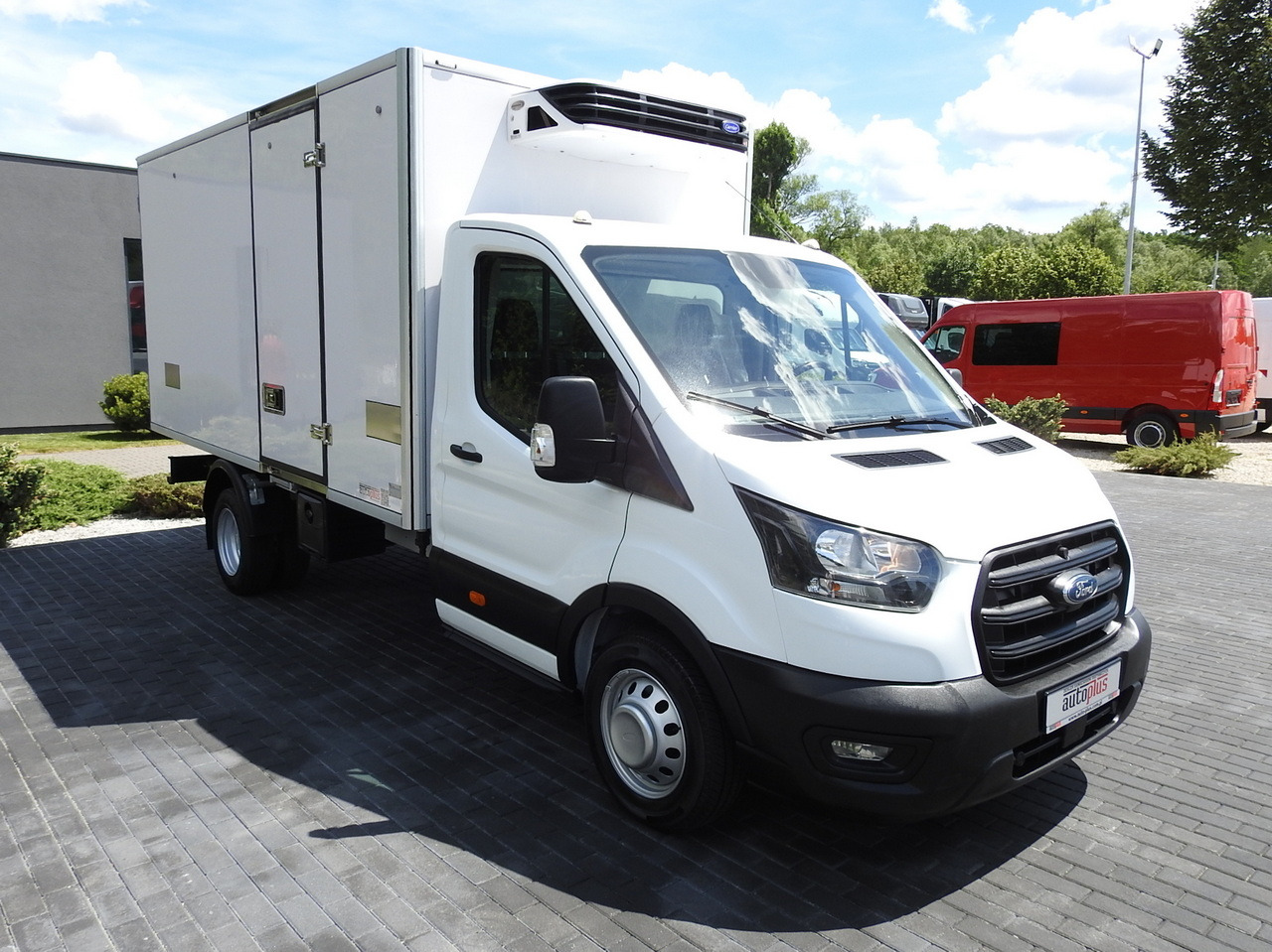 FORD TRANSIT REGRIGERATOR BOX 0*C POWER SUPPLY 230V CRUISE CONTROL AIR CONDITIONING TWIN WHEELS 170HP - Autoutilitară frigorifica: Foto 4 FORD TRANSIT REGRIGERATOR BOX 0*C POWER SUPPLY 230V CRUISE CONTROL AIR CONDITIONING TWIN WHEELS 170HP - Autoutilitară frigorifica: Foto 4