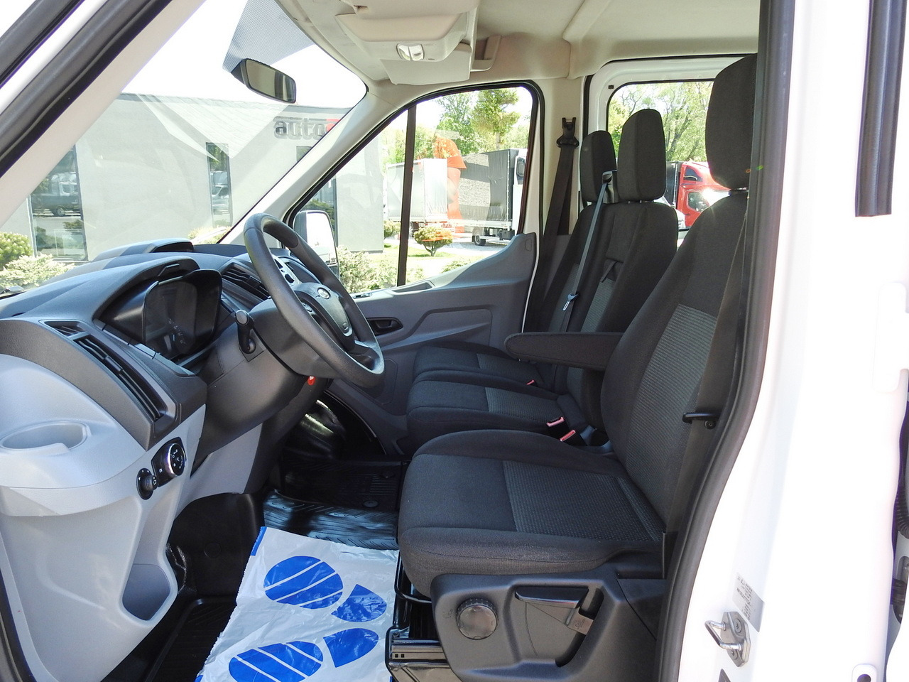 Autoutilitară cabină dublă FORD TRANSIT STAKE BODY DOUBLE CABIN DOKA 7 SEATS AIR CONDITIONING  130HP: Foto 21 Autoutilitară cabină dublă FORD TRANSIT STAKE BODY DOUBLE CABIN DOKA 7 SEATS AIR CONDITIONING  130HP: Foto 21