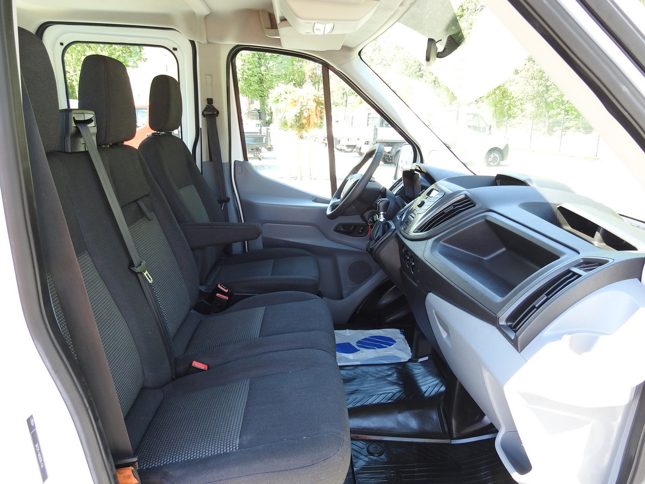 Autoutilitară cabină dublă FORD TRANSIT STAKE BODY DOUBLE CABIN DOKA 7 SEATS AIR CONDITIONING  130HP: Foto 30 Autoutilitară cabină dublă FORD TRANSIT STAKE BODY DOUBLE CABIN DOKA 7 SEATS AIR CONDITIONING  130HP: Foto 30
