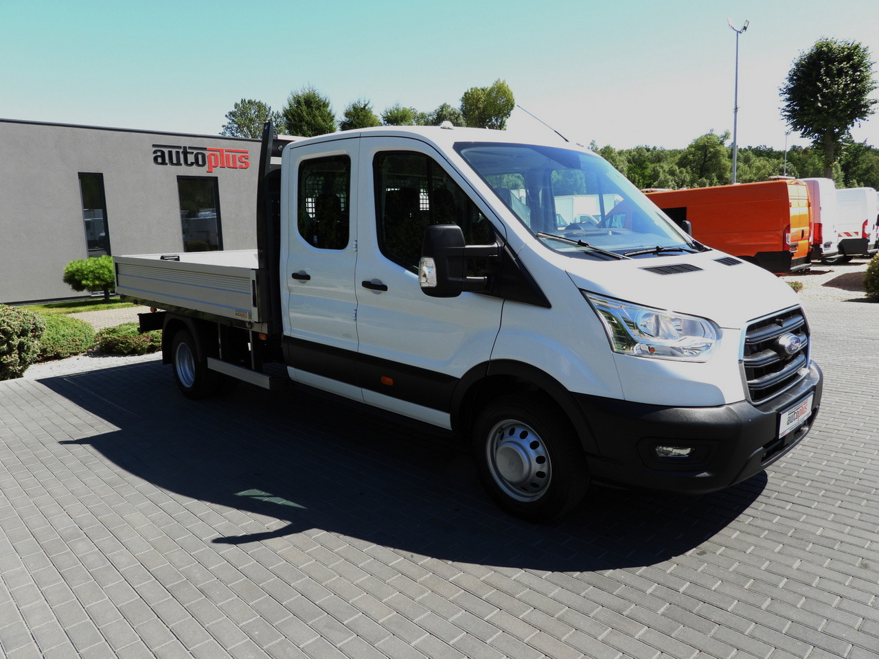 FORD TRANSIT STAKE BODY DOUBLE CABIN DOKA 7 SEATS TWIN WHEELS AIR CONDITIONING 130HP - Autoutilitară cu platformă: Foto 4 FORD TRANSIT STAKE BODY DOUBLE CABIN DOKA 7 SEATS TWIN WHEELS AIR CONDITIONING 130HP - Autoutilitară cu platformă: Foto 4