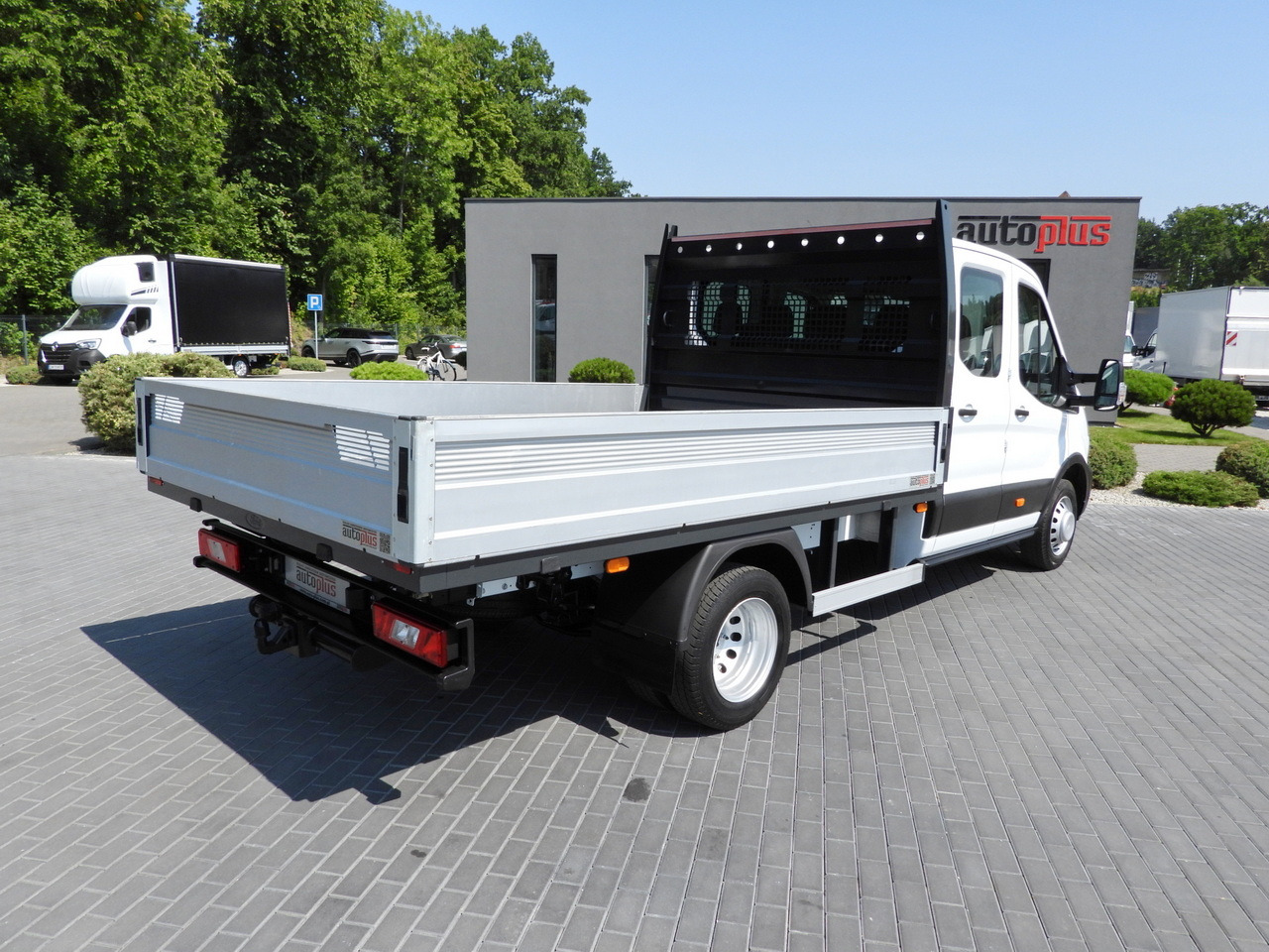 FORD TRANSIT STAKE BODY DOUBLE CABIN DOKA 7 SEATS TWIN WHEELS AIR CONDITIONING  130HP - Autoutilitară cabină dublă: Foto 3 FORD TRANSIT STAKE BODY DOUBLE CABIN DOKA 7 SEATS TWIN WHEELS AIR CONDITIONING  130HP - Autoutilitară cabină dublă: Foto 3