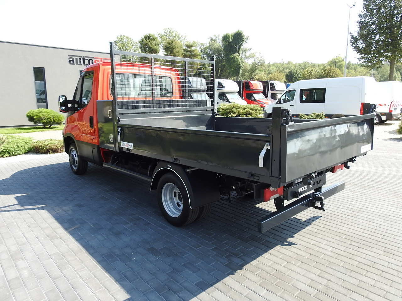 Autoutilitară basculantă IVECO DAILY 35C13 TIPPER CRUISE CONTROL AIR CONDITIONING TWIN WHEELS  130HP: Foto 9