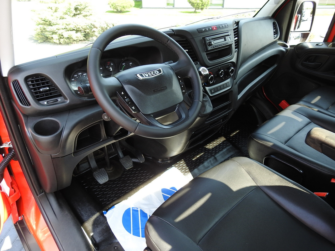 IVECO DAILY 35C13 TIPPER CRUISE CONTROL AIR CONDITIONING TWIN WHEELS 130HP - Autoutilitară basculantă: Foto 2 IVECO DAILY 35C13 TIPPER CRUISE CONTROL AIR CONDITIONING TWIN WHEELS 130HP - Autoutilitară basculantă: Foto 2