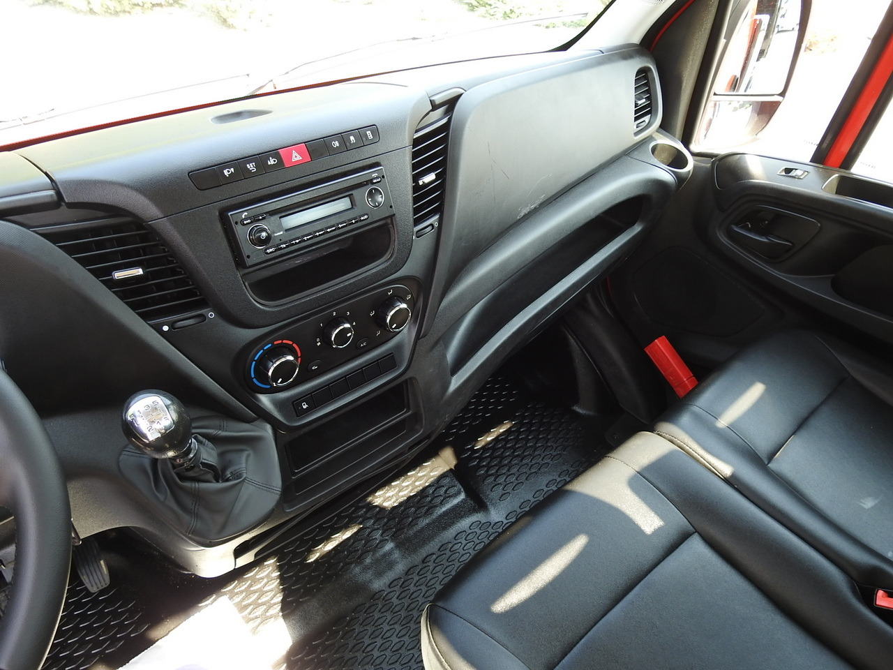 Autoutilitară basculantă IVECO DAILY 35C13 TIPPER CRUISE CONTROL AIR CONDITIONING TWIN WHEELS  130HP: Foto 33