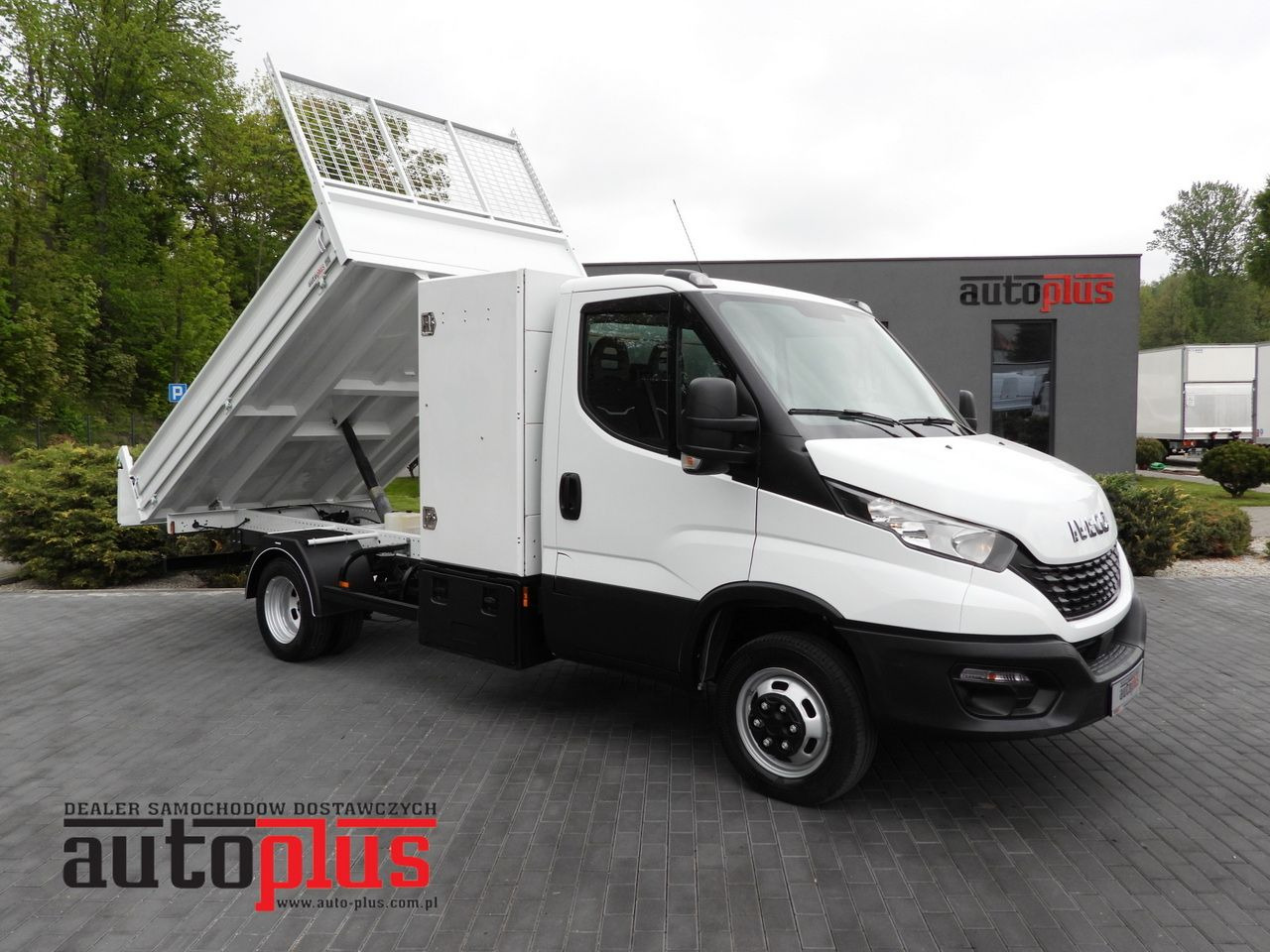 IVECO DAILY 35C14 TIPPER CRUISE CONTROL TWIN WHEELS 140HP - Autoutilitară basculantă: Foto 1 IVECO DAILY 35C14 TIPPER CRUISE CONTROL TWIN WHEELS 140HP - Autoutilitară basculantă: Foto 1