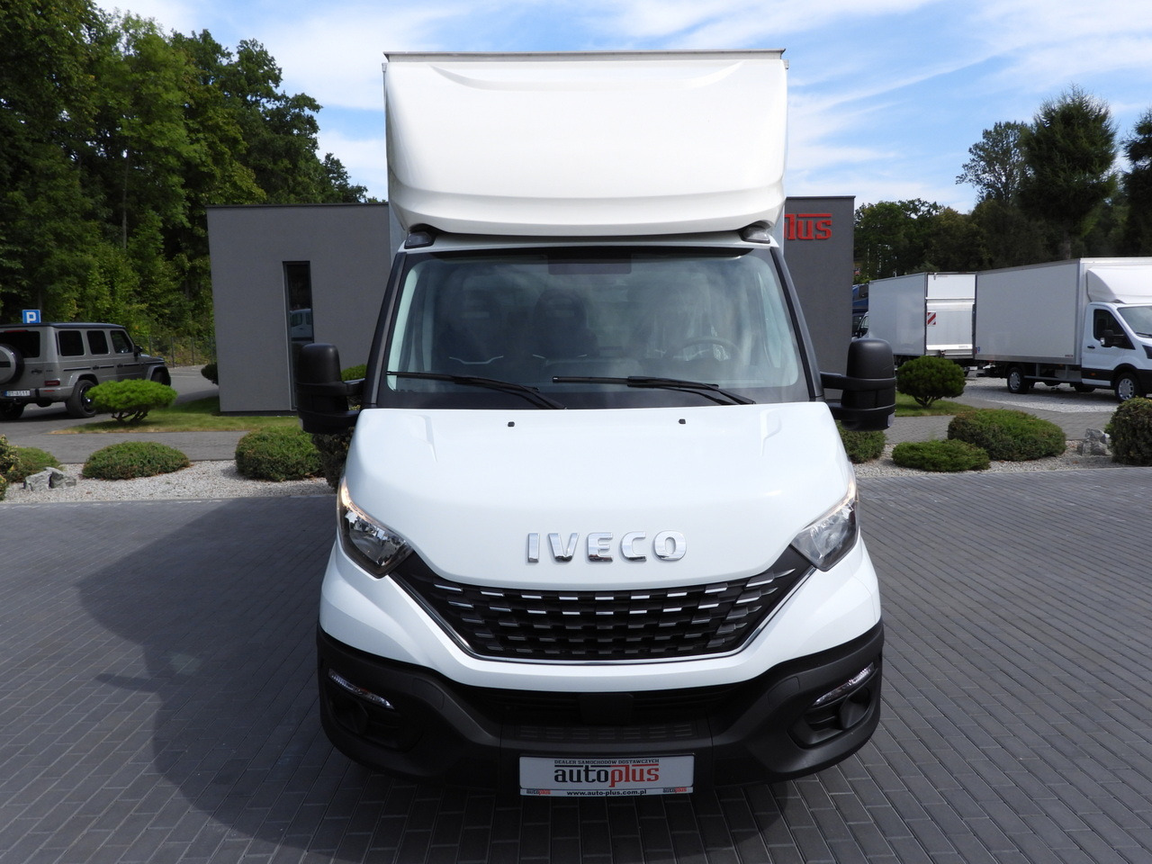 IVECO DAILY 35C16 BOX LIFT 8 PALLETS CRUISE CONTROL AUTOMATIC TRANSMISSION HI-MATIC TWIN WHEELS AIR CONDITIONING 160HP - Autoutilitară box: Foto 5 IVECO DAILY 35C16 BOX LIFT 8 PALLETS CRUISE CONTROL AUTOMATIC TRANSMISSION HI-MATIC TWIN WHEELS AIR CONDITIONING 160HP - Autoutilitară box: Foto 5