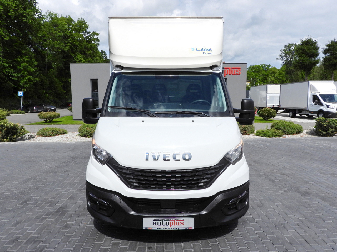 IVECO DAILY 35C16 BOX LIFT 8 PALLETS CRUISE CONTROL TWIN WHEELS AIR CONDITIONING 160HP - Autoutilitară box: Foto 5 IVECO DAILY 35C16 BOX LIFT 8 PALLETS CRUISE CONTROL TWIN WHEELS AIR CONDITIONING 160HP - Autoutilitară box: Foto 5