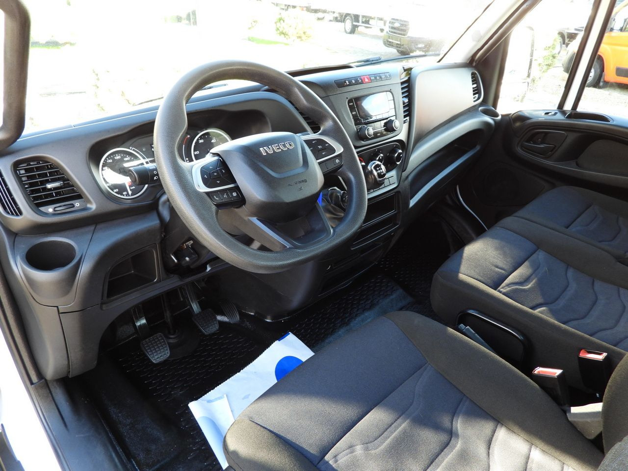 IVECO DAILY 35C16 TIPPER CRUISE CONTROL TWIN WHEELS AIR CONDITIONING 160HP - Autoutilitară basculantă: Foto 2 IVECO DAILY 35C16 TIPPER CRUISE CONTROL TWIN WHEELS AIR CONDITIONING 160HP - Autoutilitară basculantă: Foto 2