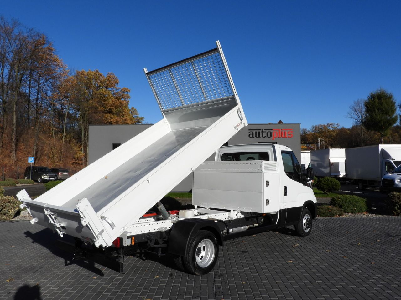 IVECO DAILY 35C16 TIPPER CRUISE CONTROL TWIN WHEELS AIR CONDITIONING 160HP - Autoutilitară basculantă: Foto 3 IVECO DAILY 35C16 TIPPER CRUISE CONTROL TWIN WHEELS AIR CONDITIONING 160HP - Autoutilitară basculantă: Foto 3