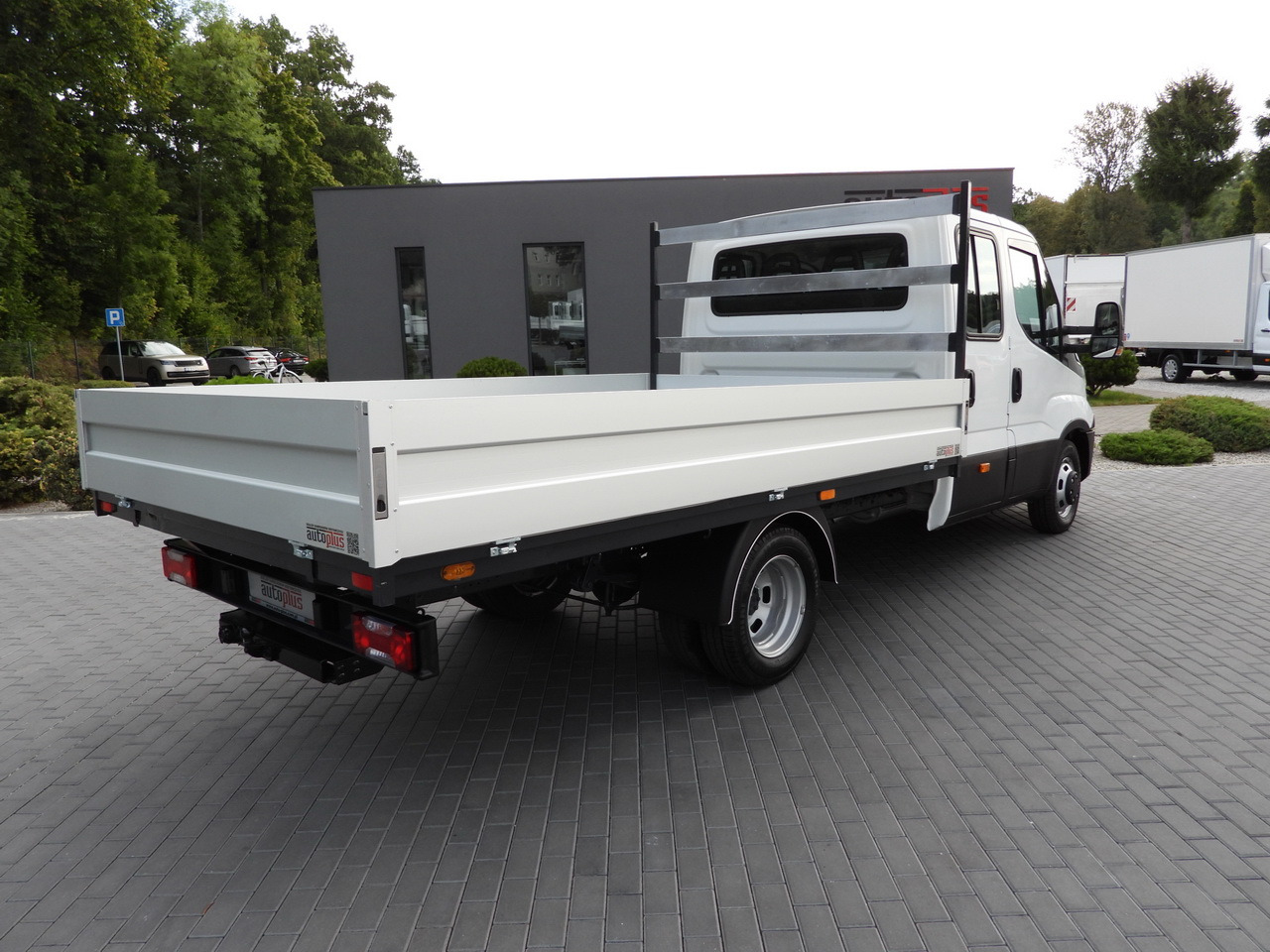 IVECO DAILY 35C17 STAKE BODY DOUBLE CABIN DOKA 7 SEATS CRUISE CONTROL TWIN WHEELS AIR CONDITIONING 170HP - Autoutilitară cabină dublă: Foto 3 IVECO DAILY 35C17 STAKE BODY DOUBLE CABIN DOKA 7 SEATS CRUISE CONTROL TWIN WHEELS AIR CONDITIONING 170HP - Autoutilitară cabină dublă: Foto 3