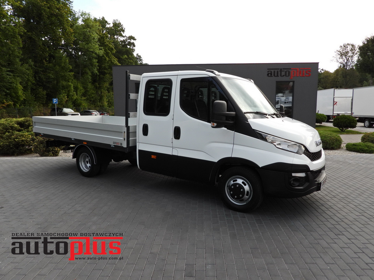 IVECO DAILY 35C17 STAKE BODY DOUBLE CABIN DOKA 7 SEATS CRUISE CONTROL TWIN WHEELS AIR CONDITIONING 170HP - Autoutilitară cabină dublă: Foto 1 IVECO DAILY 35C17 STAKE BODY DOUBLE CABIN DOKA 7 SEATS CRUISE CONTROL TWIN WHEELS AIR CONDITIONING 170HP - Autoutilitară cabină dublă: Foto 1