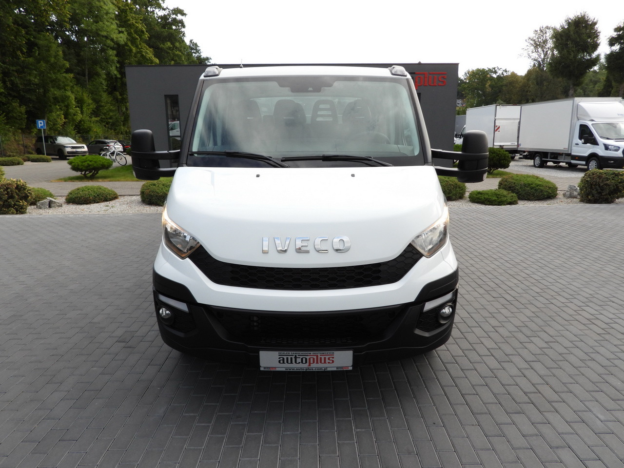 IVECO DAILY 35C17 STAKE BODY DOUBLE CABIN DOKA 7 SEATS CRUISE CONTROL TWIN WHEELS AIR CONDITIONING 170HP - Autoutilitară cu platformă: Foto 5 IVECO DAILY 35C17 STAKE BODY DOUBLE CABIN DOKA 7 SEATS CRUISE CONTROL TWIN WHEELS AIR CONDITIONING 170HP - Autoutilitară cu platformă: Foto 5