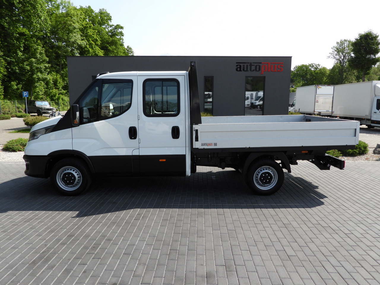 Autoutilitară cabină dublă IVECO DAILY 35S12 STAKE BODY DOUBLE CABIN DOKA 7 SEATS AIR CONDITIONING 120HP: Foto 8 Autoutilitară cabină dublă IVECO DAILY 35S12 STAKE BODY DOUBLE CABIN DOKA 7 SEATS AIR CONDITIONING 120HP: Foto 8