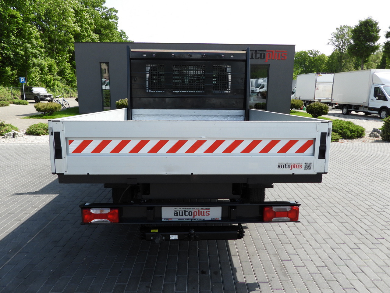 Autoutilitară cabină dublă IVECO DAILY 35S12 STAKE BODY DOUBLE CABIN DOKA 7 SEATS AIR CONDITIONING 120HP: Foto 10 Autoutilitară cabină dublă IVECO DAILY 35S12 STAKE BODY DOUBLE CABIN DOKA 7 SEATS AIR CONDITIONING 120HP: Foto 10