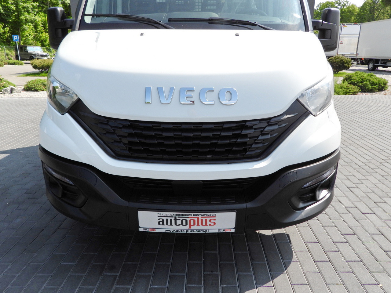 Autoutilitară cabină dublă IVECO DAILY 35S12 STAKE BODY DOUBLE CABIN DOKA 7 SEATS AIR CONDITIONING 120HP: Foto 13 Autoutilitară cabină dublă IVECO DAILY 35S12 STAKE BODY DOUBLE CABIN DOKA 7 SEATS AIR CONDITIONING 120HP: Foto 13