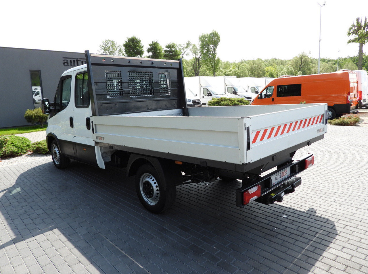 Autoutilitară cabină dublă IVECO DAILY 35S12 STAKE BODY DOUBLE CABIN DOKA 7 SEATS AIR CONDITIONING 120HP: Foto 9 Autoutilitară cabină dublă IVECO DAILY 35S12 STAKE BODY DOUBLE CABIN DOKA 7 SEATS AIR CONDITIONING 120HP: Foto 9