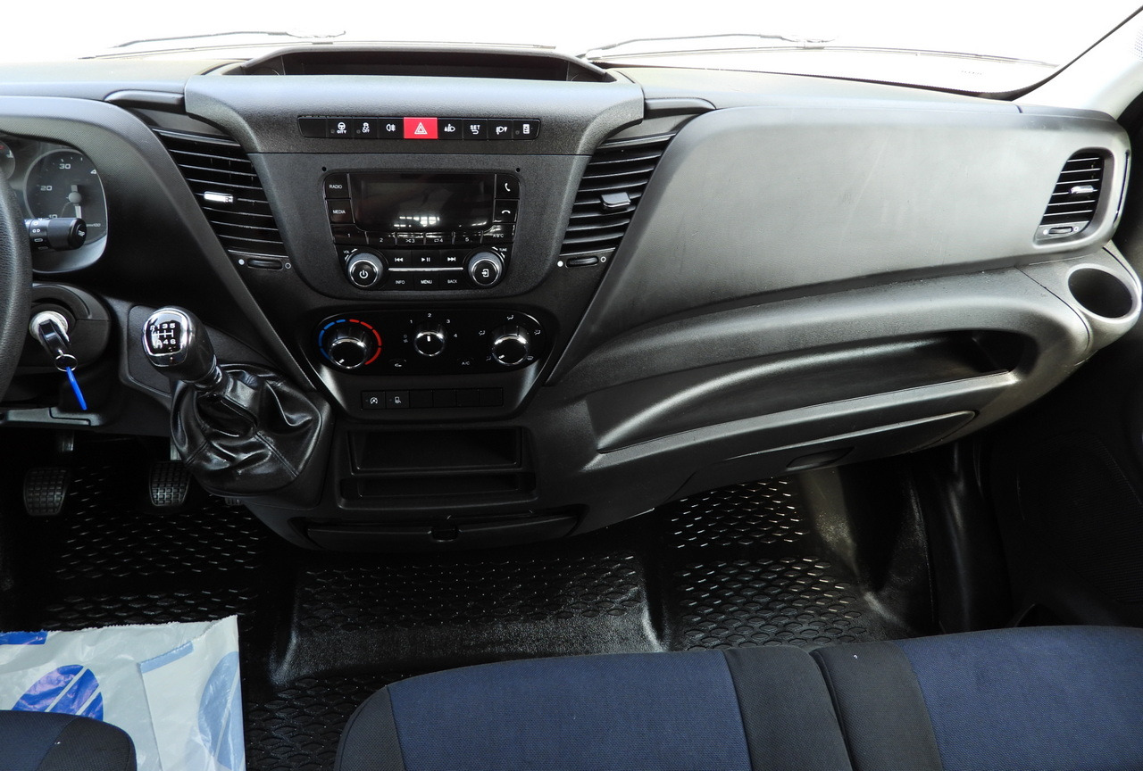 Autoutilitară cabină dublă IVECO DAILY 35S12 STAKE BODY DOUBLE CABIN DOKA 7 SEATS AIR CONDITIONING 120HP: Foto 27 Autoutilitară cabină dublă IVECO DAILY 35S12 STAKE BODY DOUBLE CABIN DOKA 7 SEATS AIR CONDITIONING 120HP: Foto 27