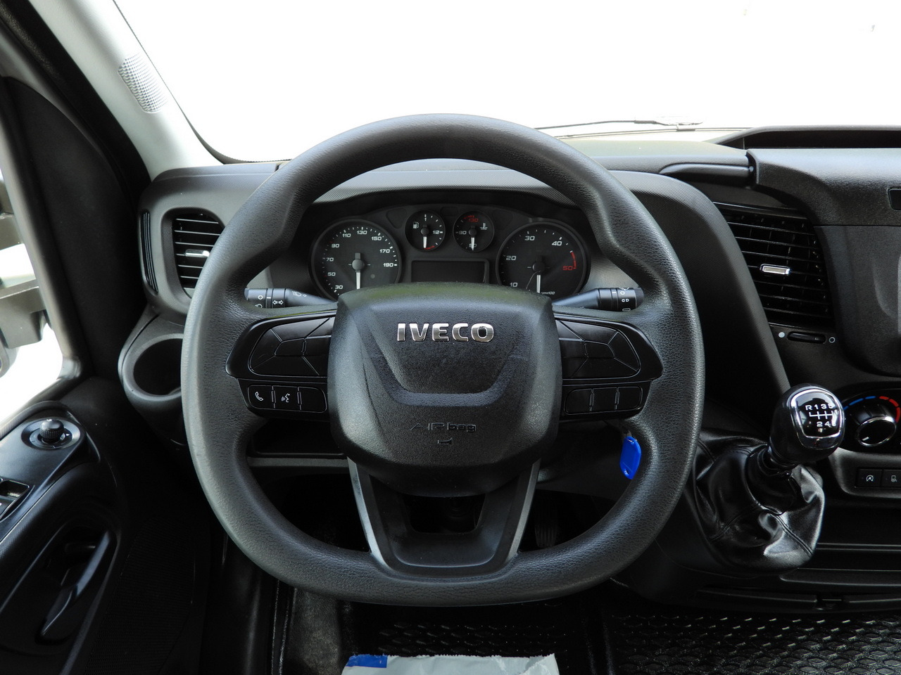 Autoutilitară cabină dublă IVECO DAILY 35S12 STAKE BODY DOUBLE CABIN DOKA 7 SEATS AIR CONDITIONING 120HP: Foto 25 Autoutilitară cabină dublă IVECO DAILY 35S12 STAKE BODY DOUBLE CABIN DOKA 7 SEATS AIR CONDITIONING 120HP: Foto 25