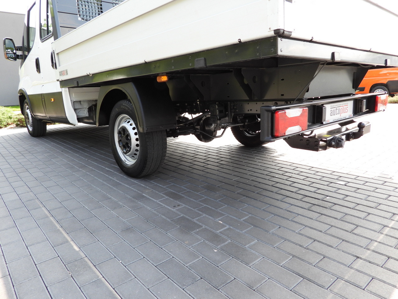 Autoutilitară cabină dublă IVECO DAILY 35S12 STAKE BODY DOUBLE CABIN DOKA 7 SEATS AIR CONDITIONING 120HP: Foto 14 Autoutilitară cabină dublă IVECO DAILY 35S12 STAKE BODY DOUBLE CABIN DOKA 7 SEATS AIR CONDITIONING 120HP: Foto 14