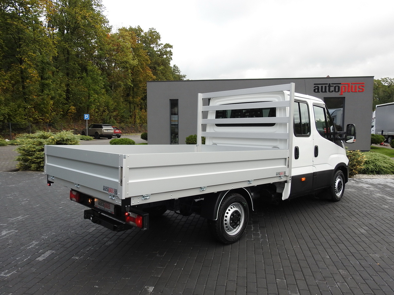 IVECO DAILY 35S15 STAKE BODY DOUBLE CABIN DOKA 7 SEATS AIR CONDITIONING  150HP - Autoutilitară cabină dublă: Foto 3 IVECO DAILY 35S15 STAKE BODY DOUBLE CABIN DOKA 7 SEATS AIR CONDITIONING  150HP - Autoutilitară cabină dublă: Foto 3