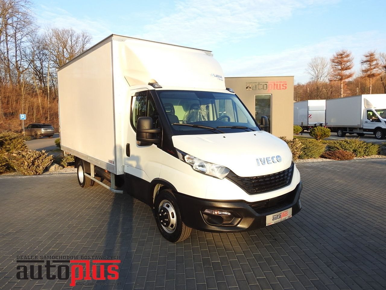 IVECO DAILY 35S16 BOX LIFT 8 PALLETS CRUISE CONTROL AIR CONDITIONING TWIN WHEELS  160HP - Autoutilitară frigorifica: Foto 1 IVECO DAILY 35S16 BOX LIFT 8 PALLETS CRUISE CONTROL AIR CONDITIONING TWIN WHEELS  160HP - Autoutilitară frigorifica: Foto 1