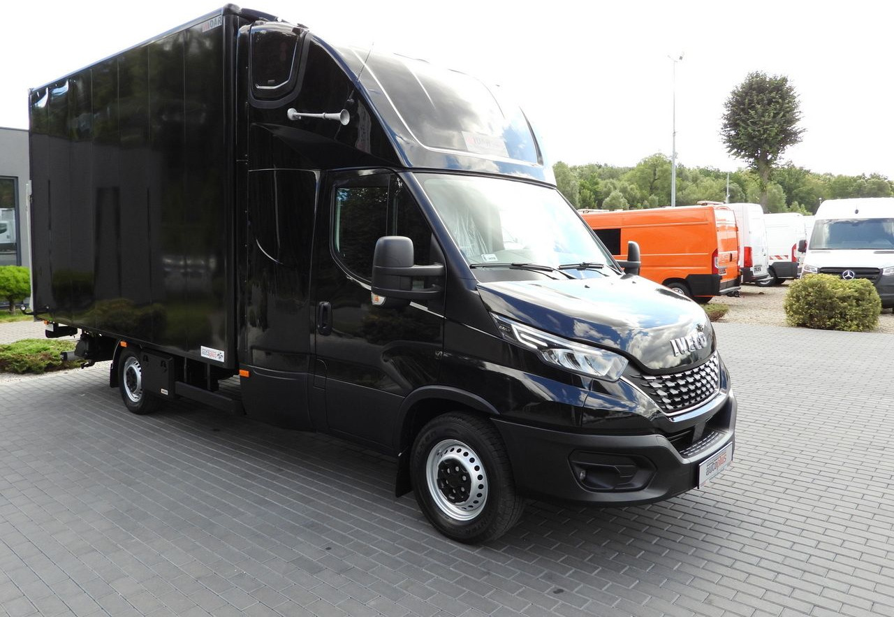 IVECO DAILY 35S18 BOX LIFT 8 PALLETS WEBASTO CRUISE CONTROL NAVIGATION LED LIGHTS PNEUMATICS AIR CONDITIONING 180HP - Autoutilitară box: Foto 4 IVECO DAILY 35S18 BOX LIFT 8 PALLETS WEBASTO CRUISE CONTROL NAVIGATION LED LIGHTS PNEUMATICS AIR CONDITIONING 180HP - Autoutilitară box: Foto 4