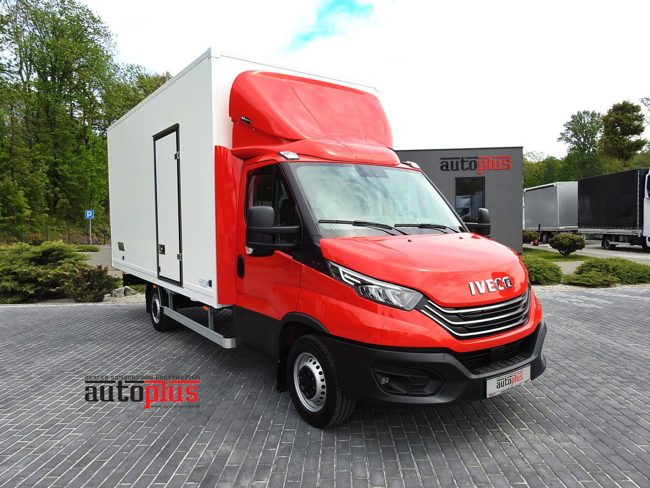 IVECO DAILY 35S18 NEW BOX 10 PALLETS CRUISE CONTROL NAVIGATION AIR CONDITIONING LED LIGHTS GUARANTEE 180HP - Autoutilitară box: Foto 1 IVECO DAILY 35S18 NEW BOX 10 PALLETS CRUISE CONTROL NAVIGATION AIR CONDITIONING LED LIGHTS GUARANTEE 180HP - Autoutilitară box: Foto 1