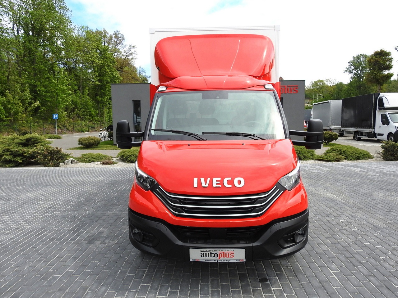 IVECO DAILY 35S18 NEW BOX 10 PALLETS CRUISE CONTROL NAVIGATION AIR CONDITIONING LED LIGHTS GUARANTEE 180HP - Autoutilitară box: Foto 5 IVECO DAILY 35S18 NEW BOX 10 PALLETS CRUISE CONTROL NAVIGATION AIR CONDITIONING LED LIGHTS GUARANTEE 180HP - Autoutilitară box: Foto 5
