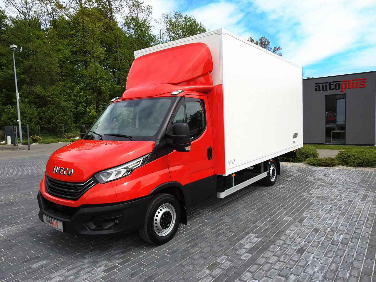 Autoutilitară box nou IVECO DAILY 35S18 NEW BOX 10 PALLETS CRUISE CONTROL NAVIGATION AIR CONDITIONING LED LIGHTS GUARANTEE 180HP: Foto 6 Autoutilitară box nou IVECO DAILY 35S18 NEW BOX 10 PALLETS CRUISE CONTROL NAVIGATION AIR CONDITIONING LED LIGHTS GUARANTEE 180HP: Foto 6