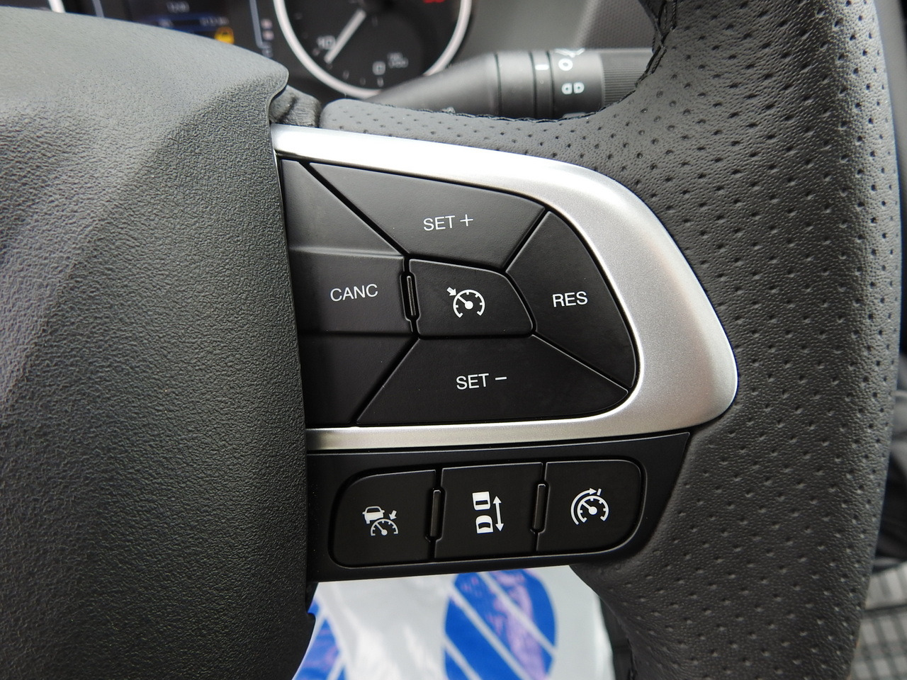 Autoutilitară box nou IVECO DAILY 35S18 NEW BOX 10 PALLETS CRUISE CONTROL NAVIGATION AIR CONDITIONING LED LIGHTS GUARANTEE 180HP: Foto 35 Autoutilitară box nou IVECO DAILY 35S18 NEW BOX 10 PALLETS CRUISE CONTROL NAVIGATION AIR CONDITIONING LED LIGHTS GUARANTEE 180HP: Foto 35