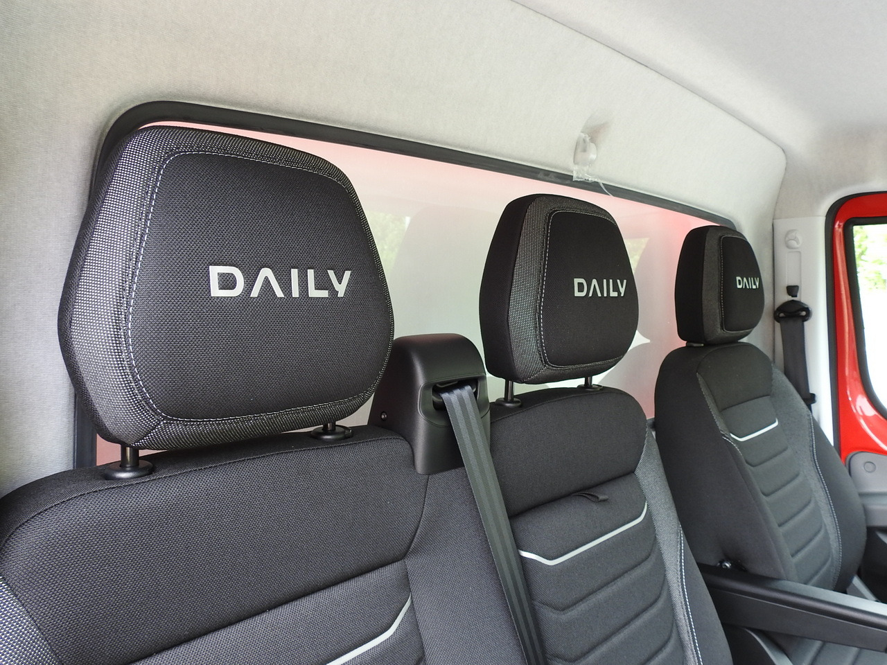 Autoutilitară box nou IVECO DAILY 35S18 NEW BOX 10 PALLETS CRUISE CONTROL NAVIGATION AIR CONDITIONING LED LIGHTS GUARANTEE 180HP: Foto 46 Autoutilitară box nou IVECO DAILY 35S18 NEW BOX 10 PALLETS CRUISE CONTROL NAVIGATION AIR CONDITIONING LED LIGHTS GUARANTEE 180HP: Foto 46