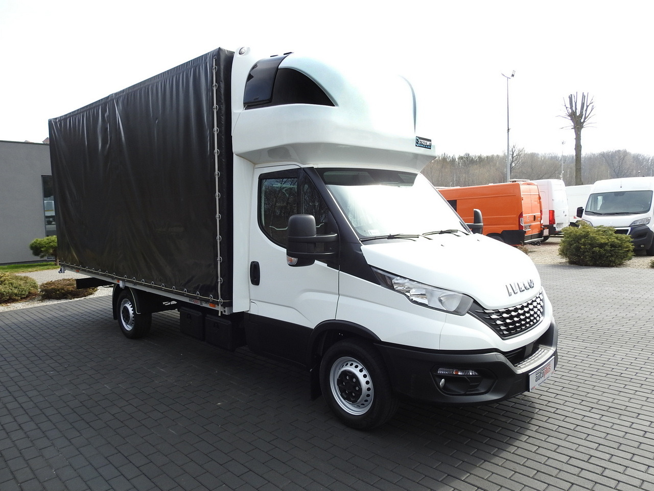 IVECO DAILY 35S18 TARPAULIN 10 PALLETS WEBASTO CRUISE CONTROL AIR CONDITIONING 180HP - Autoutilitară cu prelată: Foto 4 IVECO DAILY 35S18 TARPAULIN 10 PALLETS WEBASTO CRUISE CONTROL AIR CONDITIONING 180HP - Autoutilitară cu prelată: Foto 4