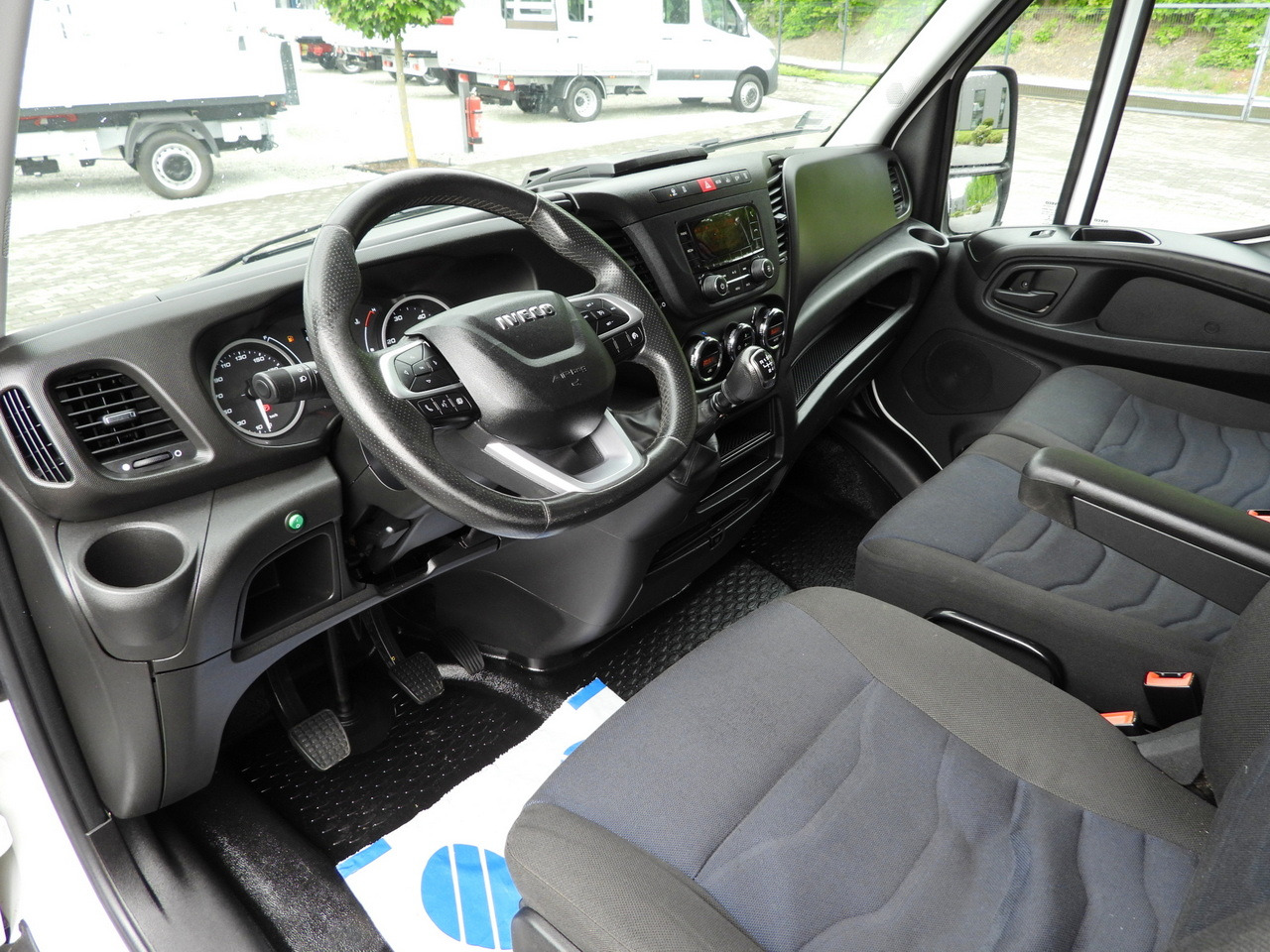 IVECO DAILY 35S18 TARPAULIN 10 PALLETS WEBASTO CRUISE CONTROL AIR CONDITIONING 180HP - Autoutilitară cu prelată: Foto 2 IVECO DAILY 35S18 TARPAULIN 10 PALLETS WEBASTO CRUISE CONTROL AIR CONDITIONING 180HP - Autoutilitară cu prelată: Foto 2