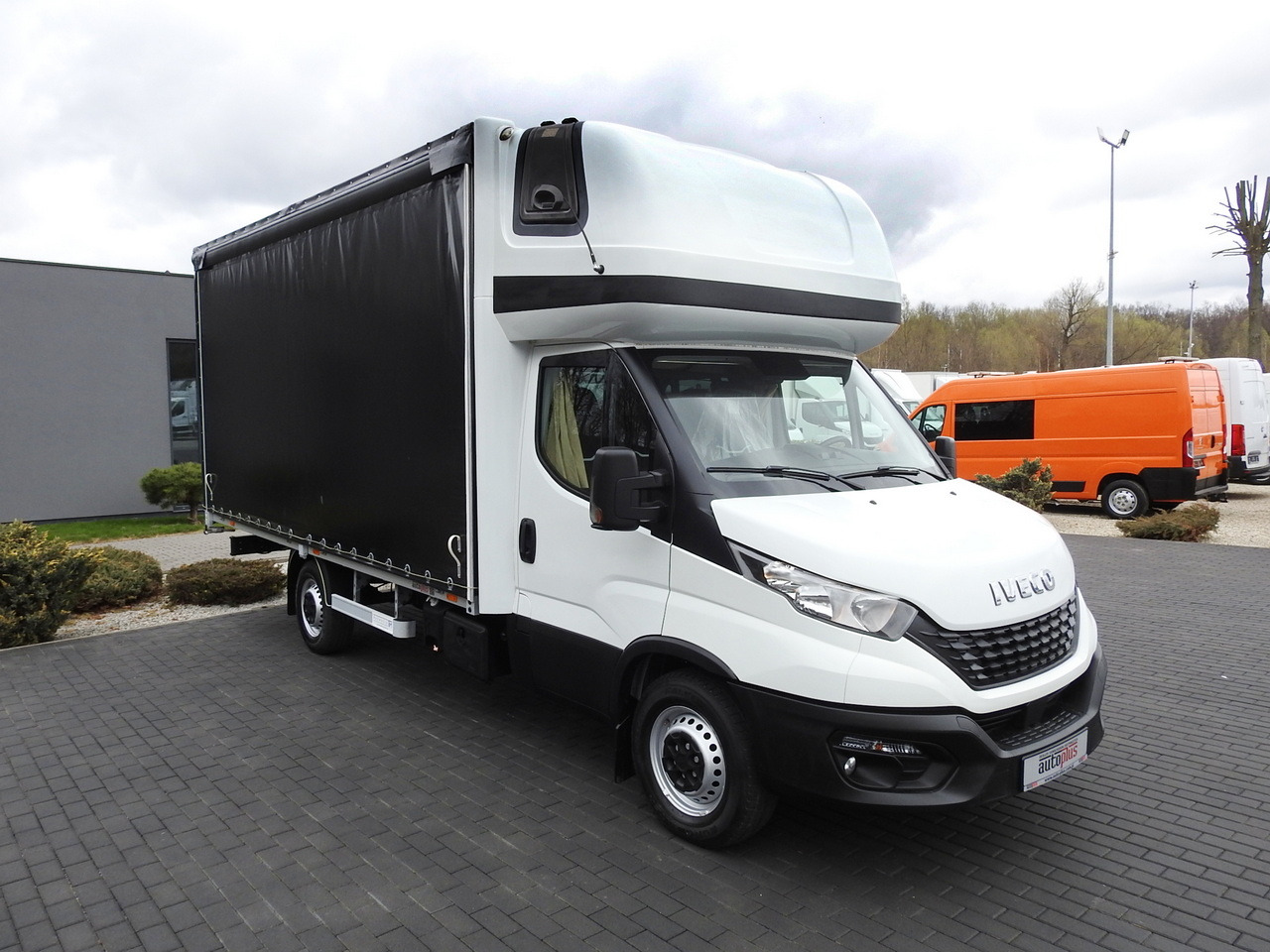 IVECO DAILY 35S18 TARPAULIN 10 PALLETS WEBASTO CRUISE CONTROL AIR CONDITIONING 180HP - Autoutilitară cu prelată: Foto 4 IVECO DAILY 35S18 TARPAULIN 10 PALLETS WEBASTO CRUISE CONTROL AIR CONDITIONING 180HP - Autoutilitară cu prelată: Foto 4