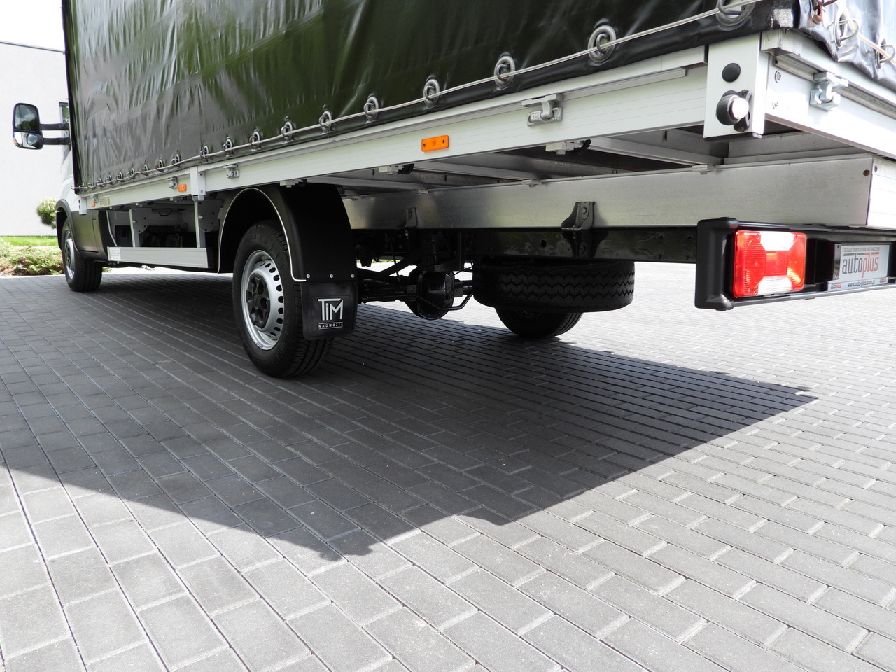 Autoutilitară cu prelată IVECO DAILY  35S18 TARPAULIN 10 PALLETS WEBASTO CRUISE CONTROL AIR CONDITIONING  180HP: Foto 16 Autoutilitară cu prelată IVECO DAILY  35S18 TARPAULIN 10 PALLETS WEBASTO CRUISE CONTROL AIR CONDITIONING  180HP: Foto 16