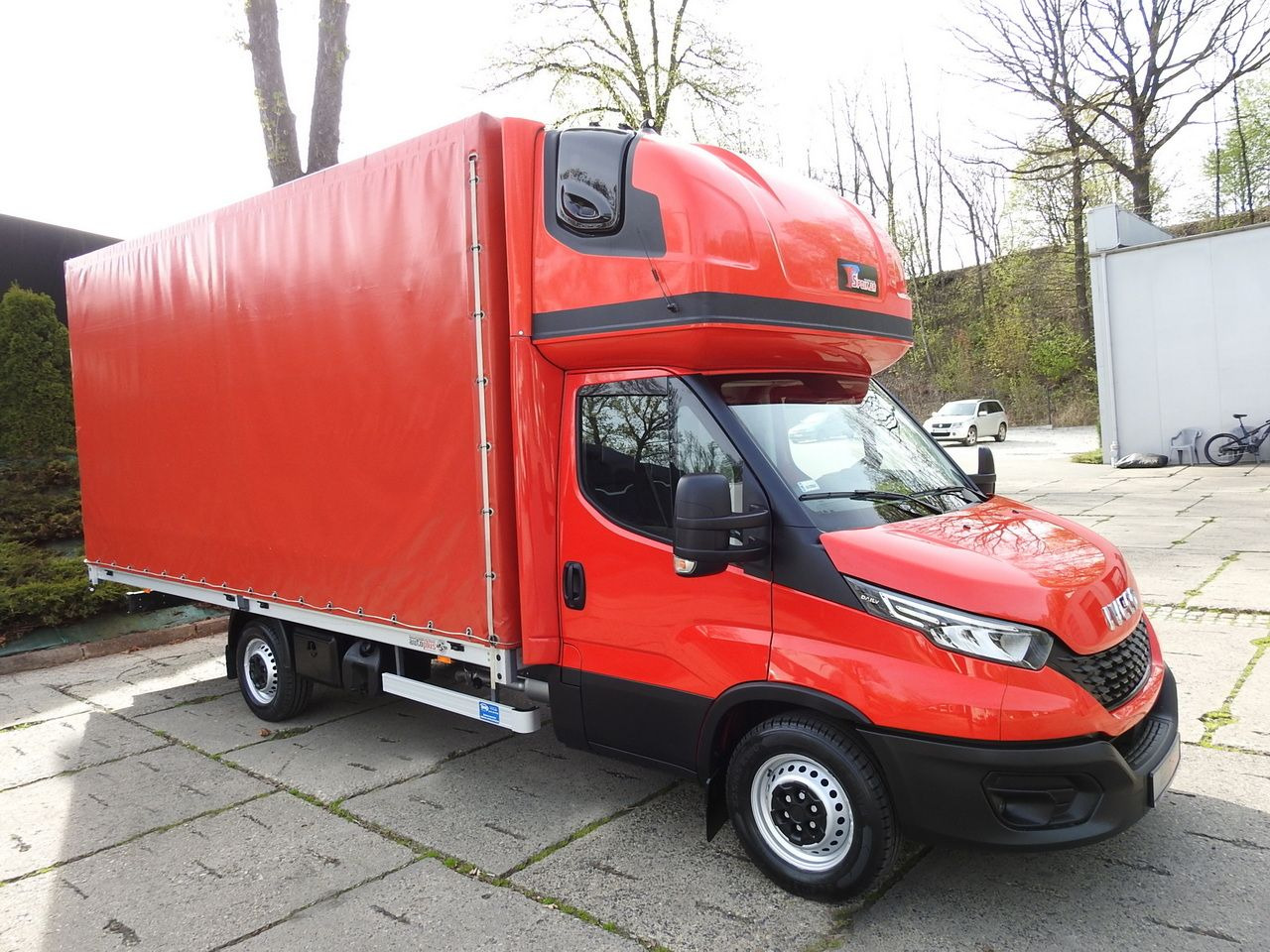 IVECO DAILY 35S18 TARPAULIN 10 PALLETS WEBASTO CRUISE CONTROL LED LIGHTS AIR CONDITIONING 180HP - Autoutilitară cu prelată: Foto 4 IVECO DAILY 35S18 TARPAULIN 10 PALLETS WEBASTO CRUISE CONTROL LED LIGHTS AIR CONDITIONING 180HP - Autoutilitară cu prelată: Foto 4