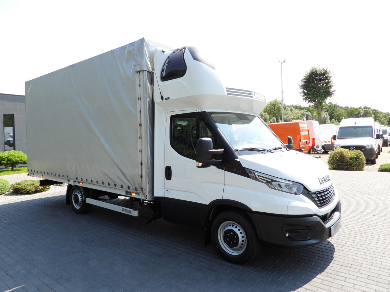 IVECO DAILY 35S18 TARPAULIN 10 PALLETS WEBASTO CRUISE CONTROL LED LIGHTS PNEUMATICS AIR CONDITIONING 180HP - Autoutilitară cu prelată: Foto 4 IVECO DAILY 35S18 TARPAULIN 10 PALLETS WEBASTO CRUISE CONTROL LED LIGHTS PNEUMATICS AIR CONDITIONING 180HP - Autoutilitară cu prelată: Foto 4