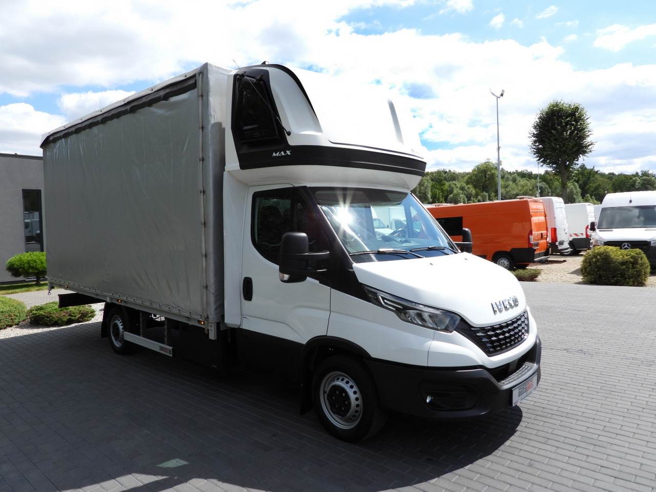 IVECO DAILY 35S18 TARPAULIN 10 PALLETS WEBASTO CRUISE CONTROL NAVIGATION LED LIGHTS AIR CONDITIONING 180HP - Autoutilitară cu prelată: Foto 4 IVECO DAILY 35S18 TARPAULIN 10 PALLETS WEBASTO CRUISE CONTROL NAVIGATION LED LIGHTS AIR CONDITIONING 180HP - Autoutilitară cu prelată: Foto 4