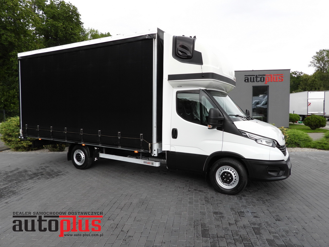IVECO DAILY 35S18 TARPAULIN 10 PALLETS WEBASTO CRUISE CONTROL NAVIGATION LED LIGHTS AIR CONDITIONING 180HP - Autoutilitară cu prelată: Foto 1 IVECO DAILY 35S18 TARPAULIN 10 PALLETS WEBASTO CRUISE CONTROL NAVIGATION LED LIGHTS AIR CONDITIONING 180HP - Autoutilitară cu prelată: Foto 1