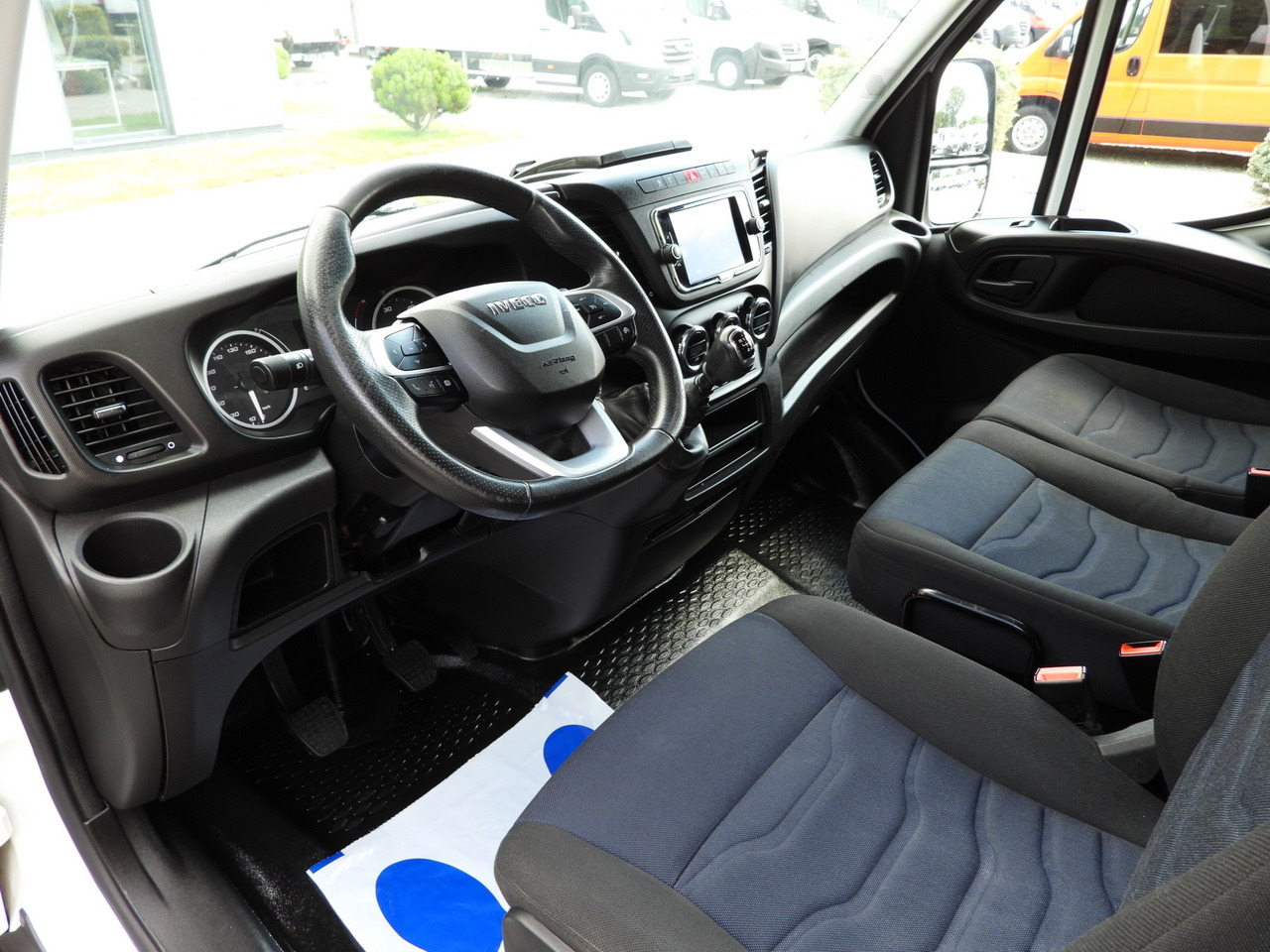 IVECO DAILY 35S18 TARPAULIN 10 PALLETS WEBASTO CRUISE CONTROL NAVIGATION LED LIGHTS AIR CONDITIONING 180HP - Autoutilitară cu prelată: Foto 2 IVECO DAILY 35S18 TARPAULIN 10 PALLETS WEBASTO CRUISE CONTROL NAVIGATION LED LIGHTS AIR CONDITIONING 180HP - Autoutilitară cu prelată: Foto 2