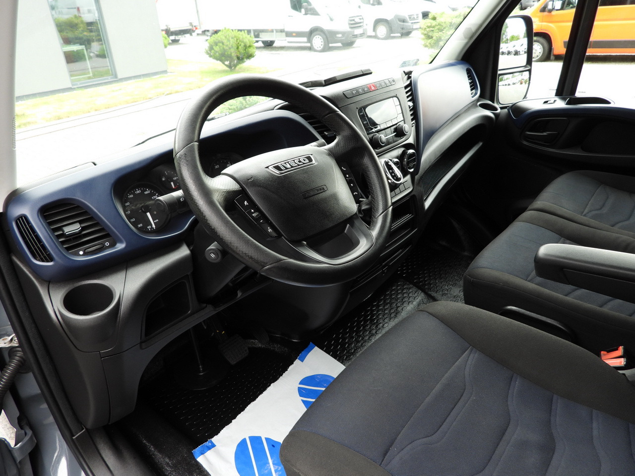 IVECO DAILY 35S18 TARPAULIN 10 PALLETS WEBASTO CRUISE CONTROL PNEUMATICS AUTOMATIC TRANSMISSION HI-MATIC AIR CONDITIONING 180HP - Autoutilitară cu prelată: Foto 2 IVECO DAILY 35S18 TARPAULIN 10 PALLETS WEBASTO CRUISE CONTROL PNEUMATICS AUTOMATIC TRANSMISSION HI-MATIC AIR CONDITIONING 180HP - Autoutilitară cu prelată: Foto 2