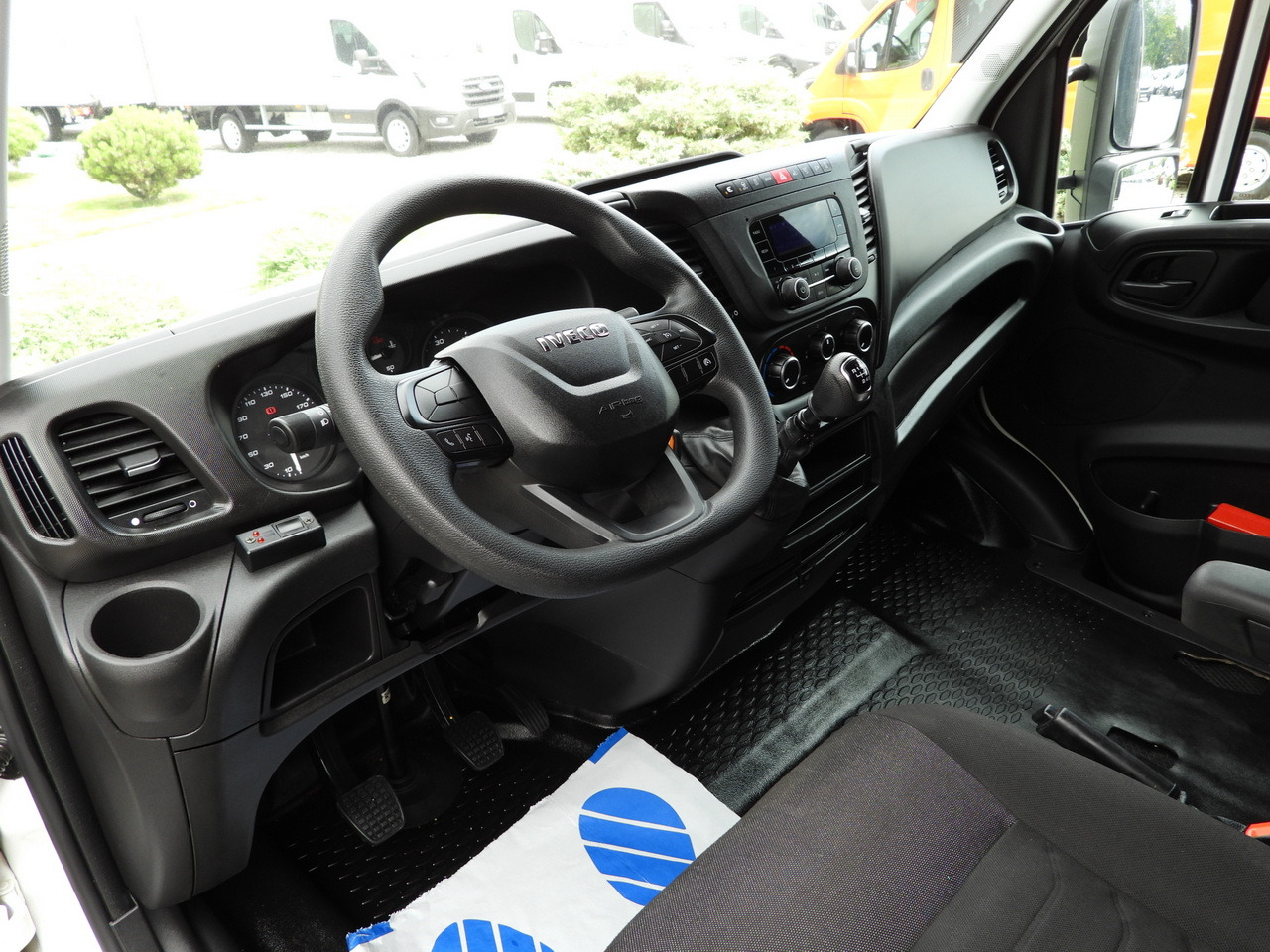 IVECO DAILY 35S18 TARPAULIN LIFT 10 PALLETS WEBASTO CRUISE CONTROL PNEUMATICS AIR CONDITIONING 180HP - Autoutilitară cu prelată: Foto 2 IVECO DAILY 35S18 TARPAULIN LIFT 10 PALLETS WEBASTO CRUISE CONTROL PNEUMATICS AIR CONDITIONING 180HP - Autoutilitară cu prelată: Foto 2