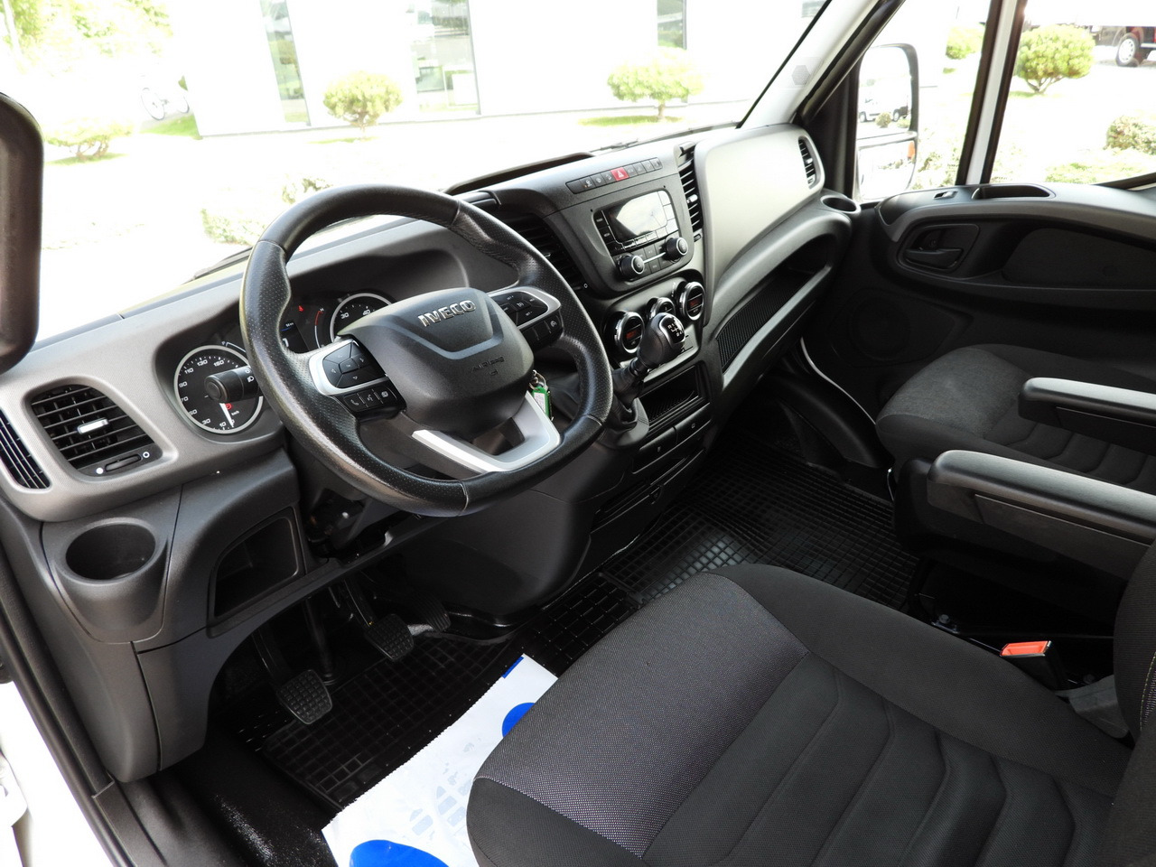 IVECO DAILY 35S18 TARPAULIN LIFT 8 PALLETS CRUISE CONTROL AIR CONDITIONING 180HP - Autoutilitară cu prelată: Foto 2 IVECO DAILY 35S18 TARPAULIN LIFT 8 PALLETS CRUISE CONTROL AIR CONDITIONING 180HP - Autoutilitară cu prelată: Foto 2