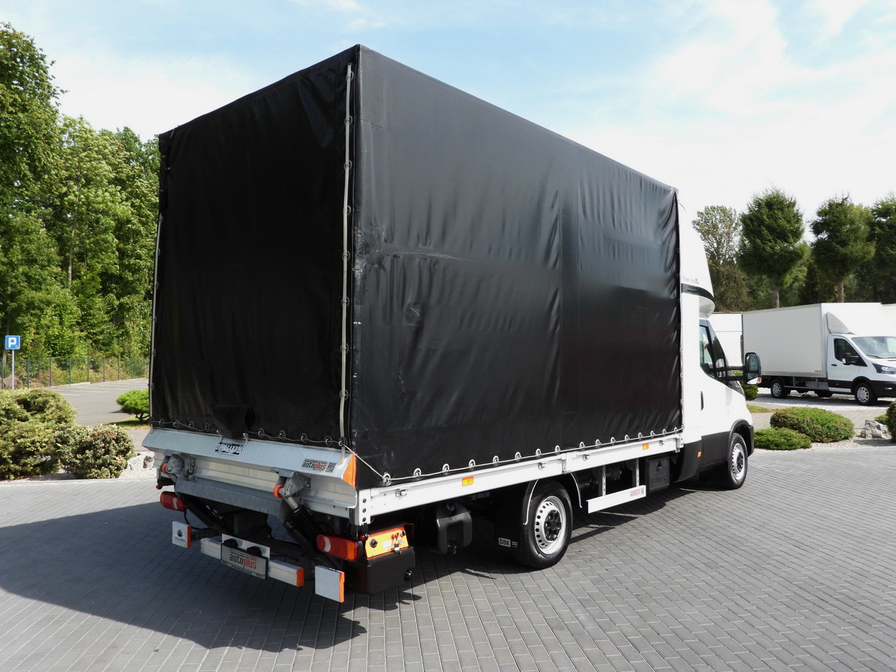 IVECO DAILY 35S18 TARPAULIN LIFT 8 PALLETS CRUISE CONTROL AIR CONDITIONING 180HP - Autoutilitară cu prelată: Foto 3 IVECO DAILY 35S18 TARPAULIN LIFT 8 PALLETS CRUISE CONTROL AIR CONDITIONING 180HP - Autoutilitară cu prelată: Foto 3