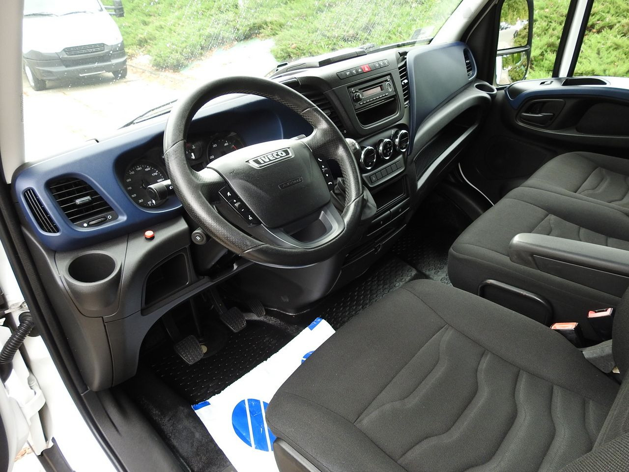 IVECO DAILY 35S18 TARPAULIN LIFT 8 PALLETS CRUISE CONTROL AIR CONDITIONING 180HP - Autoutilitară cu prelată: Foto 2 IVECO DAILY 35S18 TARPAULIN LIFT 8 PALLETS CRUISE CONTROL AIR CONDITIONING 180HP - Autoutilitară cu prelată: Foto 2