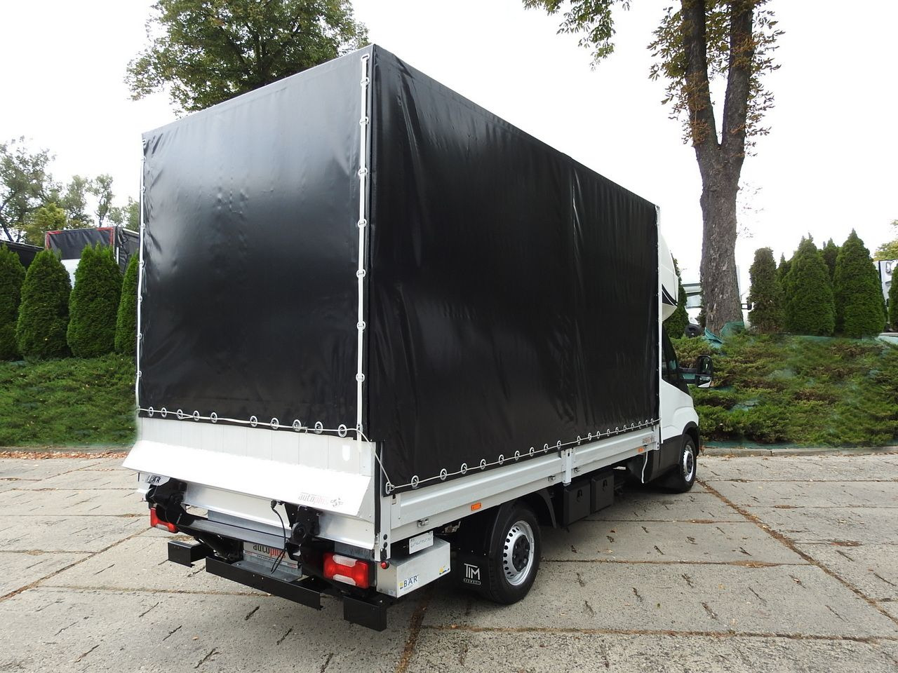 IVECO DAILY 35S18 TARPAULIN LIFT 8 PALLETS CRUISE CONTROL AIR CONDITIONING 180HP - Autoutilitară cu prelată: Foto 3 IVECO DAILY 35S18 TARPAULIN LIFT 8 PALLETS CRUISE CONTROL AIR CONDITIONING 180HP - Autoutilitară cu prelată: Foto 3