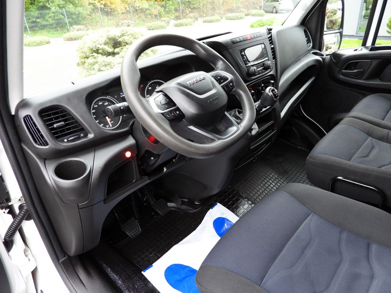 IVECO DAILY 35S18 TARPAULIN LIFT 8 PALLETS WEBASTO CRUISE CONTROL AIR CONDITIONING 180HP - Autoutilitară cu prelată: Foto 2 IVECO DAILY 35S18 TARPAULIN LIFT 8 PALLETS WEBASTO CRUISE CONTROL AIR CONDITIONING 180HP - Autoutilitară cu prelată: Foto 2