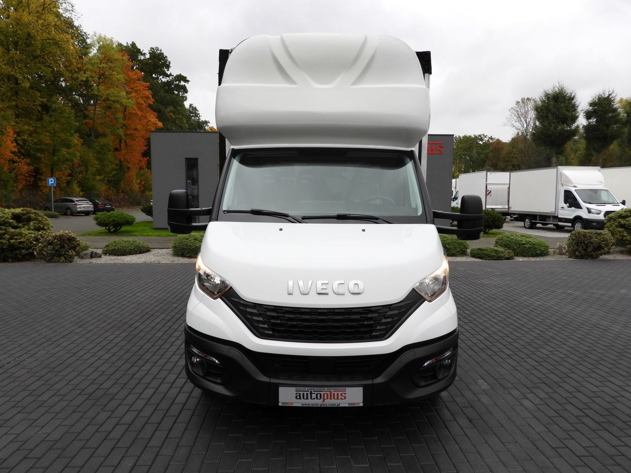 IVECO DAILY 35S18 TARPAULIN LIFT 8 PALLETS WEBASTO CRUISE CONTROL AIR CONDITIONING 180HP - Autoutilitară cu prelată: Foto 5 IVECO DAILY 35S18 TARPAULIN LIFT 8 PALLETS WEBASTO CRUISE CONTROL AIR CONDITIONING 180HP - Autoutilitară cu prelată: Foto 5