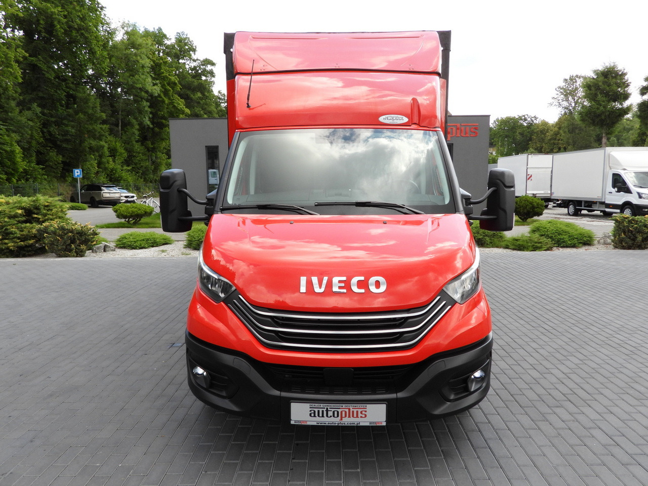 IVECO DAILY 35S21 TARPAULIN 10 PALLETS WEBASTO CRUISE CONTROL NAVIGATION LED LIGHTS PNEUMATICS AUTOMATIC TRANSMISSION HI-MATIC AIR CONDITIONING 210HP - Autoutilitară cu prelată: Foto 5 IVECO DAILY 35S21 TARPAULIN 10 PALLETS WEBASTO CRUISE CONTROL NAVIGATION LED LIGHTS PNEUMATICS AUTOMATIC TRANSMISSION HI-MATIC AIR CONDITIONING 210HP - Autoutilitară cu prelată: Foto 5