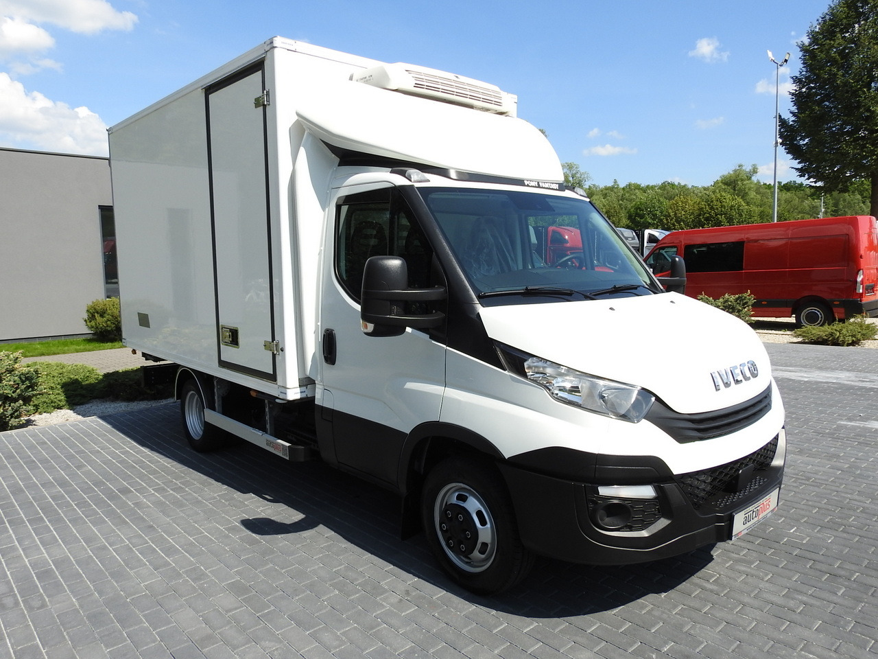 IVECO DAILY 50C15 REGRIGERATOR BOX -5*C POWER SUPPLY 230V AIR CONDITIONING TWIN WHEELS 150HP - Autoutilitară frigorifica: Foto 4 IVECO DAILY 50C15 REGRIGERATOR BOX -5*C POWER SUPPLY 230V AIR CONDITIONING TWIN WHEELS 150HP - Autoutilitară frigorifica: Foto 4